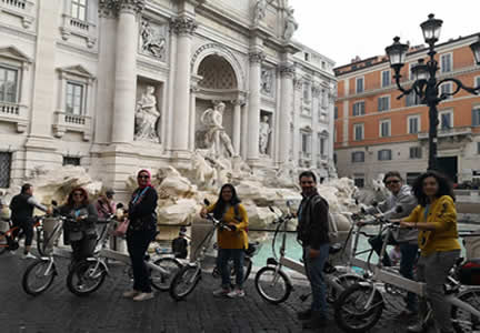 Tour en bicicleta al pie de la Fontana de Trevi