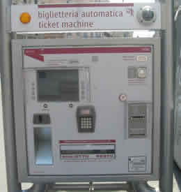 Maquina de venta de billetes en Roma